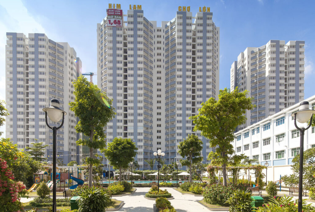 So sánh chung cư Him Lam Nam Khánh Quận 8 và Sky Garden Quận 7