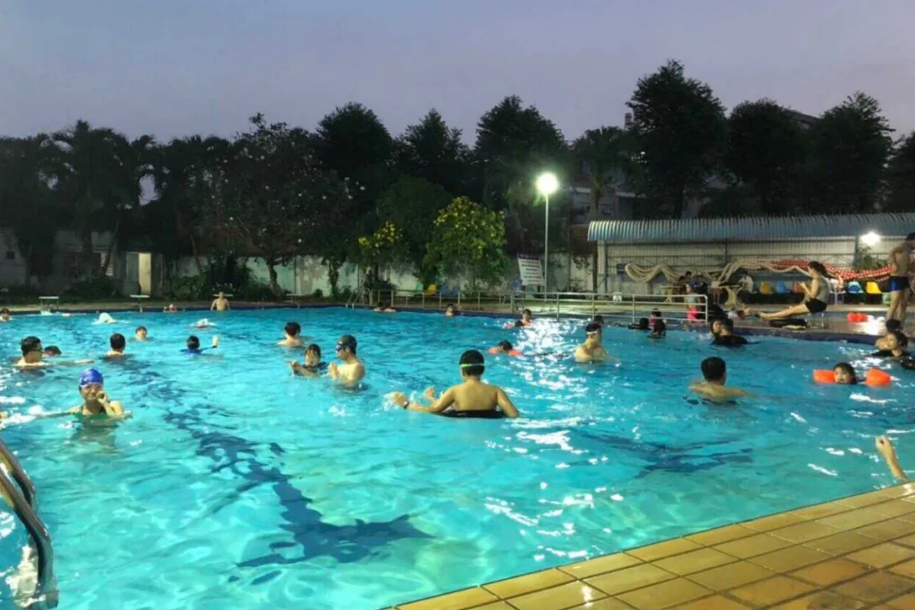 Bể bơi an toàn và sạch sẽ