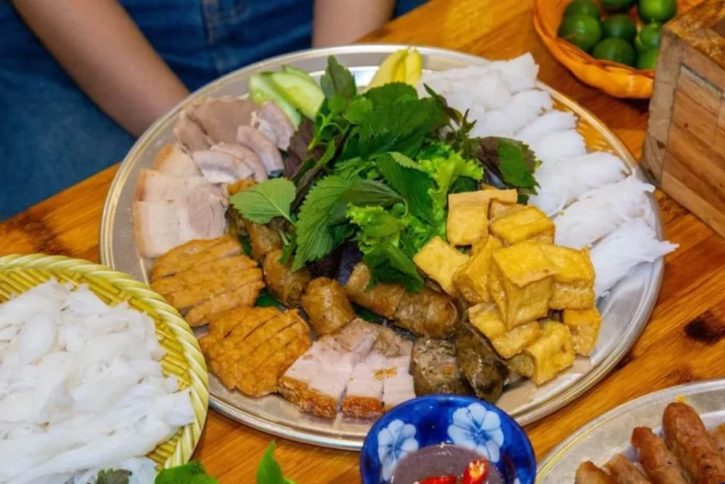 Mẹt bún đậu mắm tôm đầy ắp