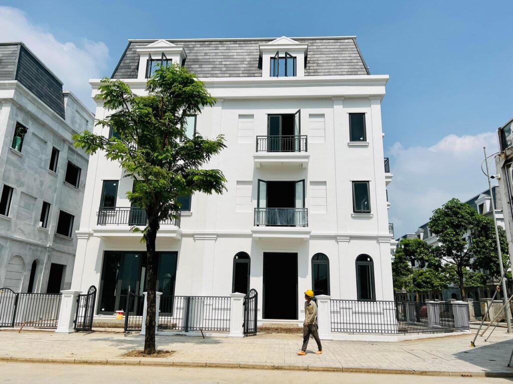 So sánh nhà đất và chung cư: Ưu nhược điểm từ A đến Z Ảnh minh họa: So sánh ưu và nhược điểm của nhà đất và chung cư
