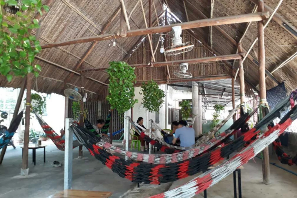 Mô hình thưởng thức cà phê võng bình dân