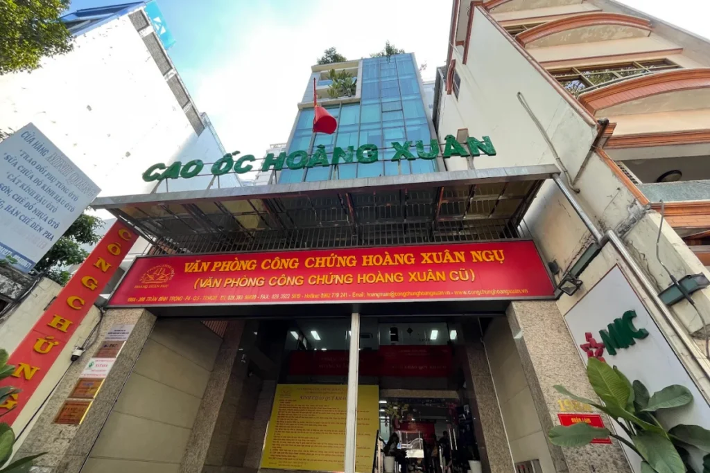 Trụ sở Văn phòng công chứng Hoàng Xuân Ngụ tại Cao ốc Hoàng Xuân trên đường Trần Bình Trọng
