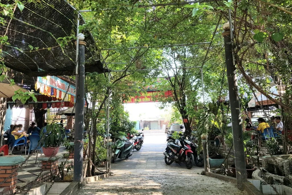 Bầu không khí yên tĩnh thích hợp cho những buổi gặp gỡ trò chuyện