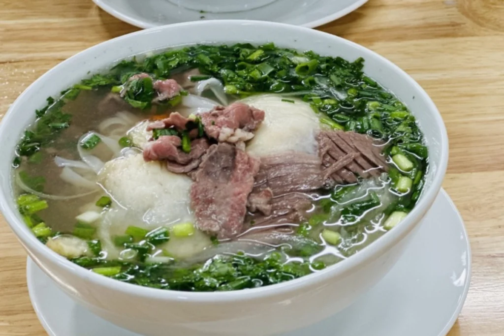 Phở nóng hổi mang lại bữa sáng năng lượng