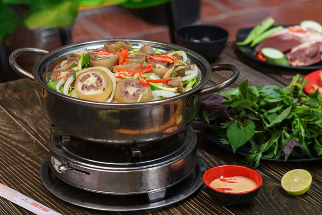 Nồi lẩu nóng hổi là lựa chọn tuyệt vời cho các buổi họp mặt gia đình