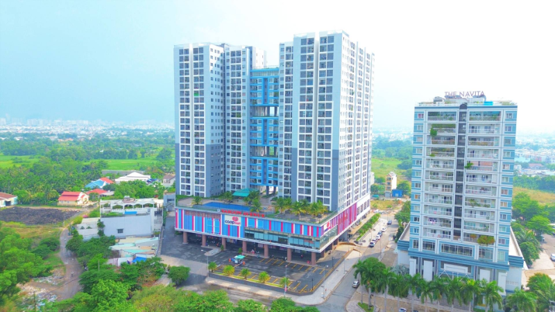 Mặt tiền chung cư Sài Gòn Avenue Thủ Đức có siêu thị Coopmart tại khối đế và tòa nhà The Navita kế bên