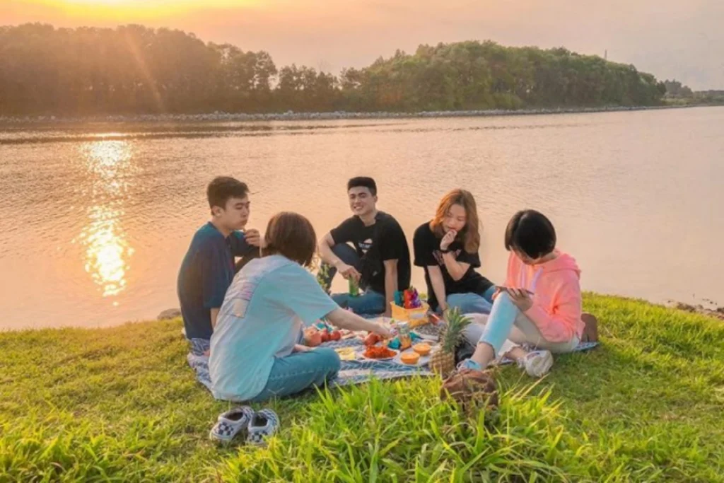 Hòa mình vào thiên nhiên cảnh quan xanh mát tại xã Phú Hòa Đông