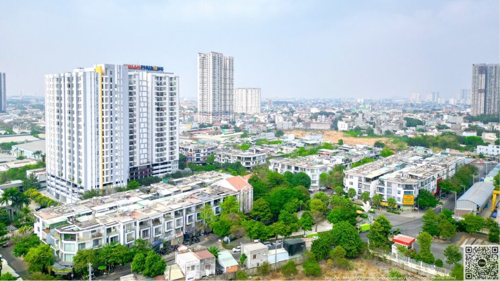 Vị trí thực tế từ bài review Him Lam Phú Đông Bình Dương