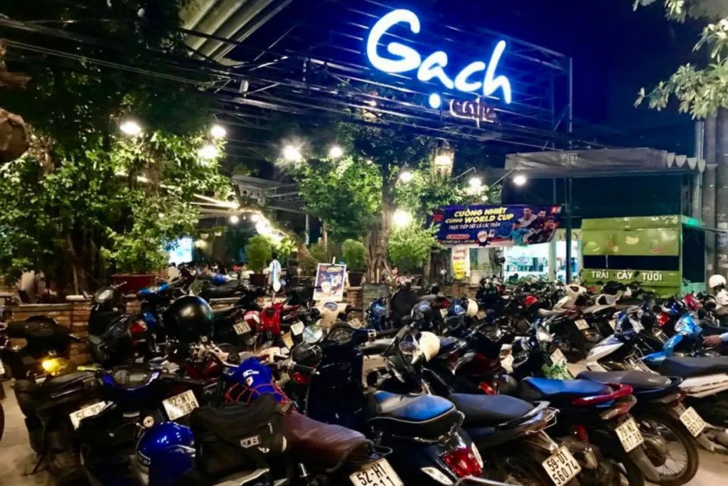 Đồ uống hấp dẫn được trang trí bắt mắt phục vụ thực khách yêu thích không gian thư giãn