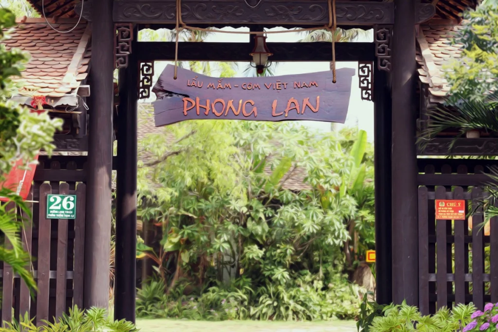Không gian quán ăn yên bình đồng quê