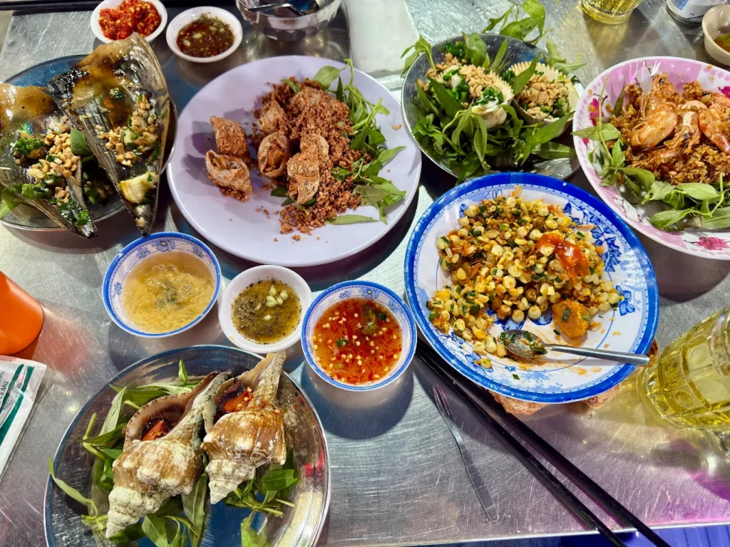 Ốc hương sốt trứng muối tại quán Ốc Xinh xã Nhà Bè