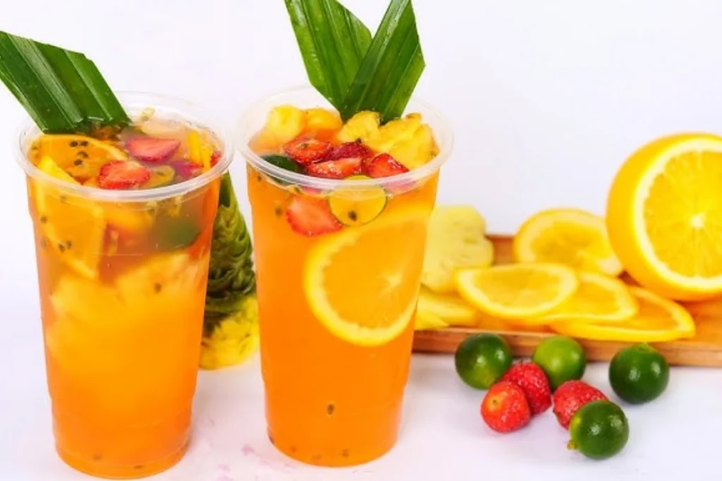 Trà trái cây nhiệt đới là thức uống được giới trẻ vô cùng ưa chuộng