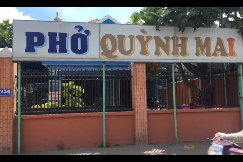 Thưởng thức tô phở mang hương vị truyền thống tại Phở Quỳnh Mai