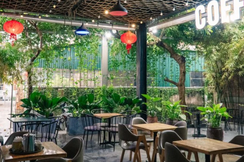 Không gian rợp bóng cây xanh