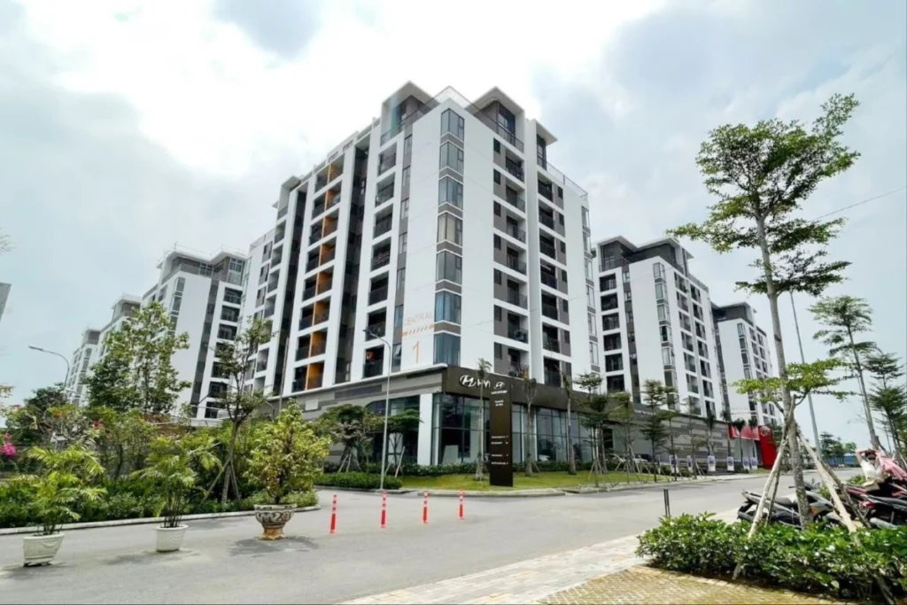 Tổ hợp căn hộ nhà ở xã hội khang trang, hiện đại với quy mô nhiều block cao tầng và đường nội khu thông thoáng