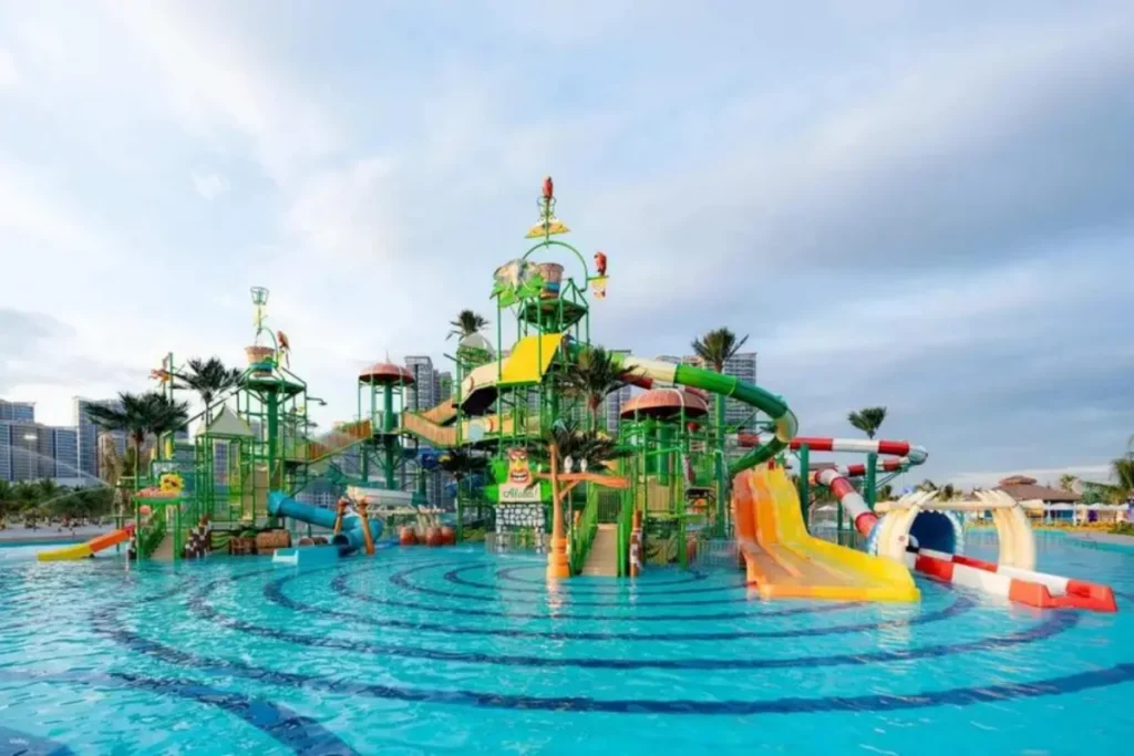 Khung cảnh vui chơi đa dạng tại quần thể công viên ánh sáng rực rỡ sắc màu