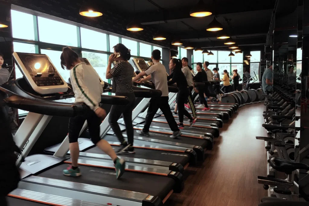Trang thiết bị phòng gym hiện đại hỗ trợ người dùng nâng cao vóc dáng thể hình