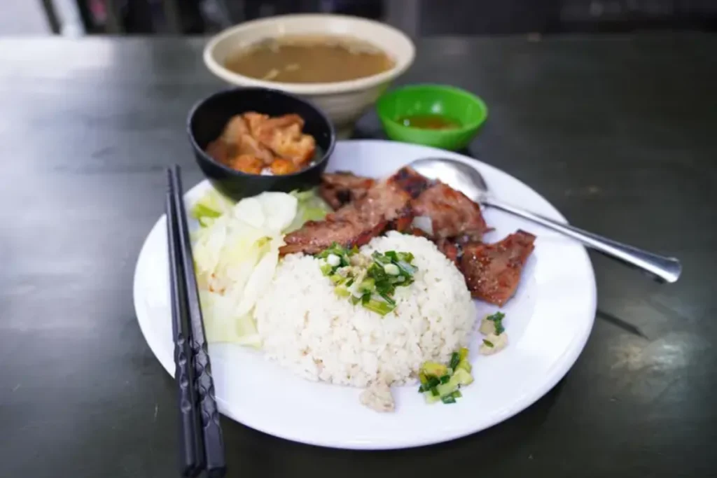 Đĩa cơm tấm sườn nướng tươm tất thơm phức
