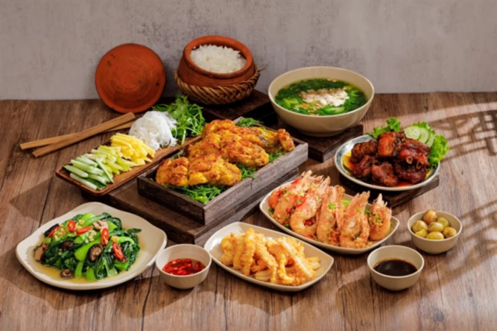 Bữa ăn hổi nghi ngút khói phục vụ thực khách