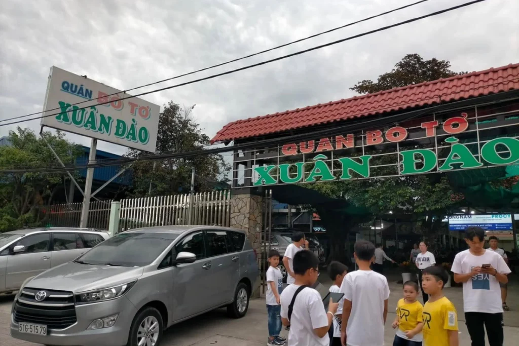 Không gian mở thoáng đãng của quán