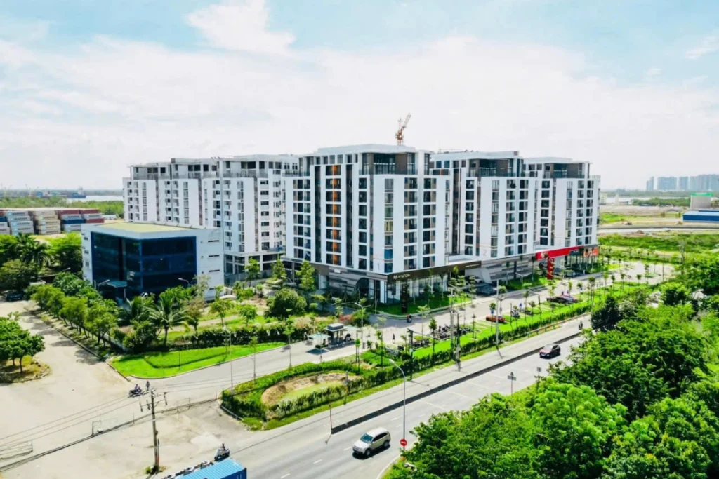 Toàn cảnh thực tế các khối tháp chung cư nhà ở xã hội hiện đại ven sông tại TPHCM