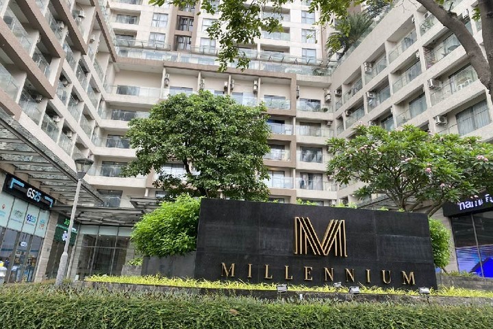 Tiện ích hồ bơi tràn bờ trên cao hiện đại của dự án review Masteri Millennium Quận 4