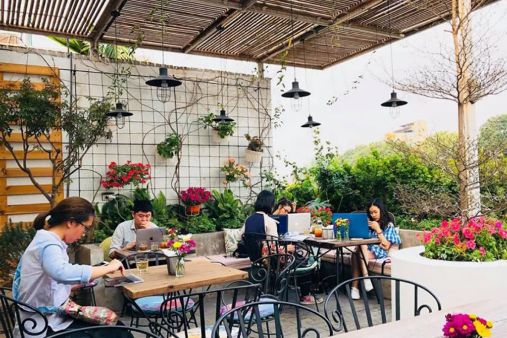 Quán Cà Phê Sân Vườn Hoàng Gia