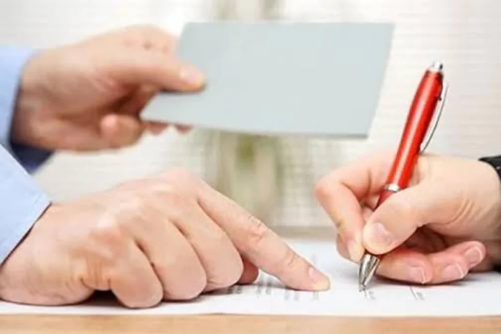 Đọc kỹ các điều khoản hợp đồng