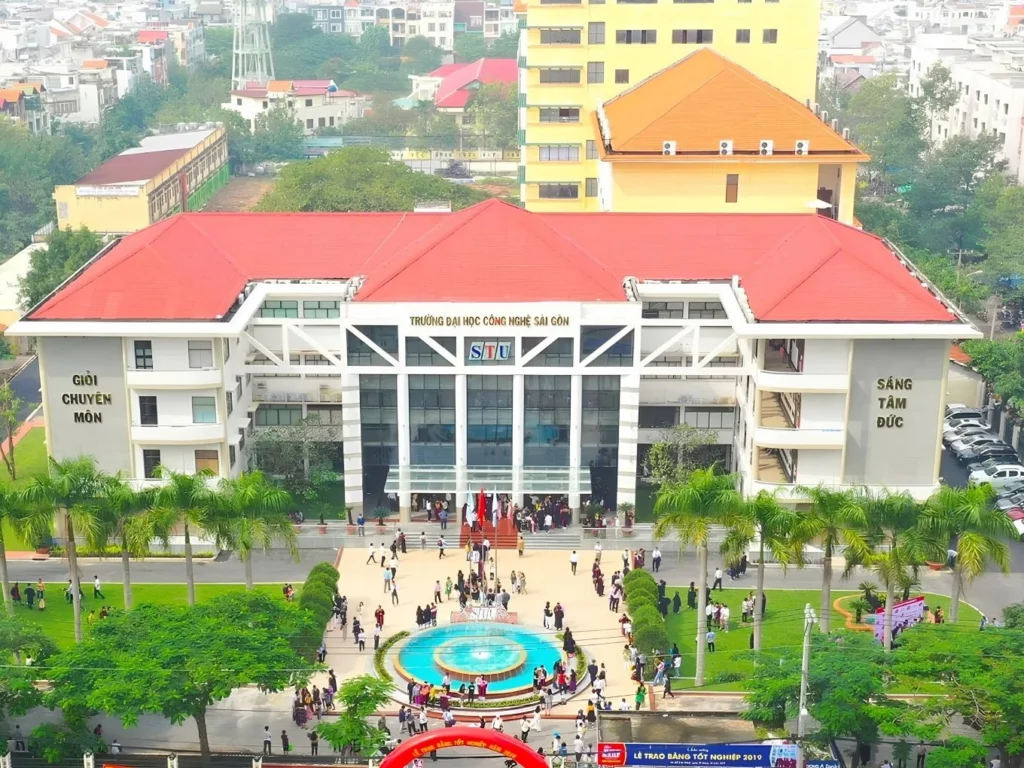 Trường Đại học Công nghệ Sài Gòn (STU) sở hữu hạ tầng khang trang nằm gần dự án