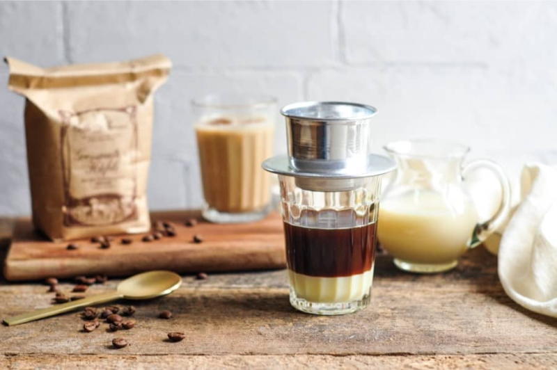 Khám phá top 15 quán cafe phường Bình Đông mới cực hot Ly cà phê phin sữa đá truyền thống đậm chất Sài Gòn tại quán cafe phường Bình Đông