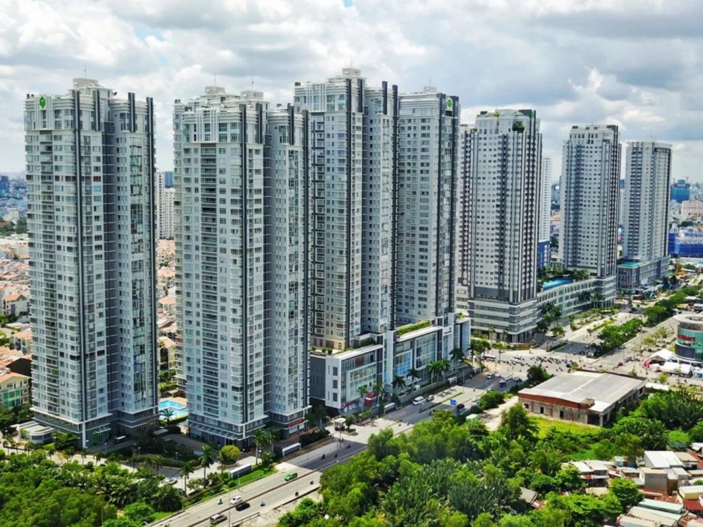 Không gian sống xanh mát và thoáng đãng bao quanh tổ hợp căn hộ Sunrise City