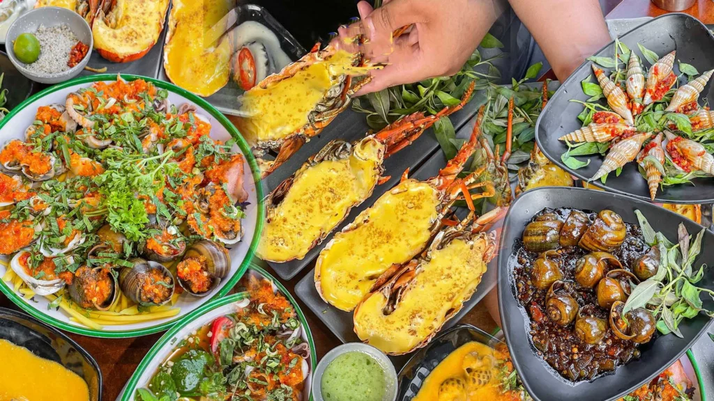 Hải sản tươi sống tại quán ăn ngon phường Cầu Kiệu gồm tôm hùm, ốc và nhiều món đặc sản hấp dẫn.