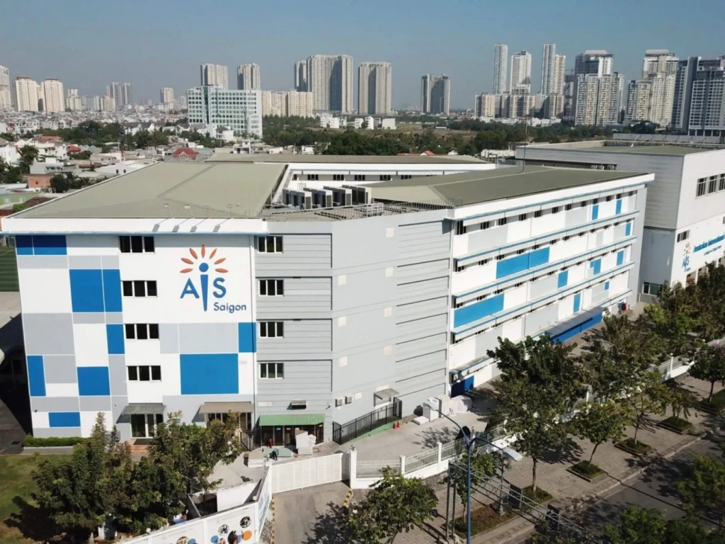 Trường Quốc tế Úc (AIS) nằm cận kề dự án, mang lại môi trường giáo dục quốc tế chất lượng cho con em cư dân