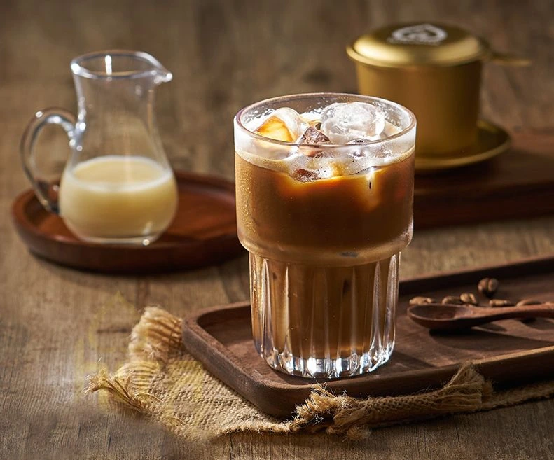 Ly cà phê sữa đá mát lạnh thơm ngon tại quán cafe