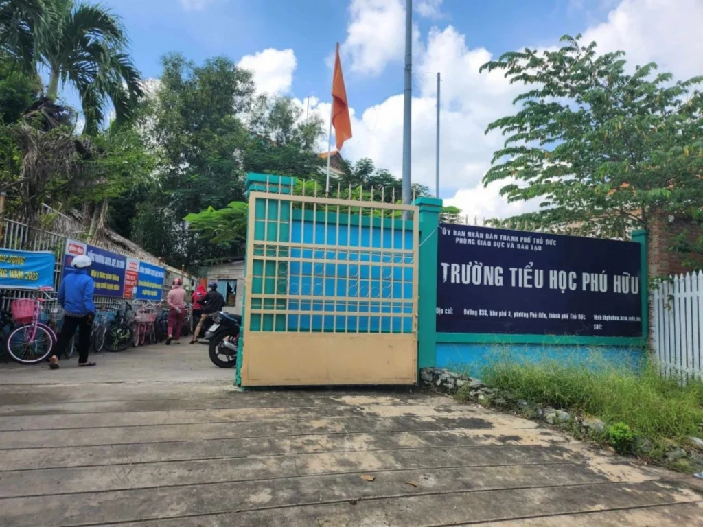 Trường Tiểu học Phú Hữu nằm ngay gần dự án, mang lại sự thuận lợi trong việc đưa đón học sinh mỗi ngày