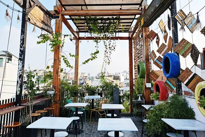 Top 10 quán cafe phường An Hội Tây chất lượng nhất Mới lạ với không gian quán cafe rooftop trang trí lốp xe nhiều màu