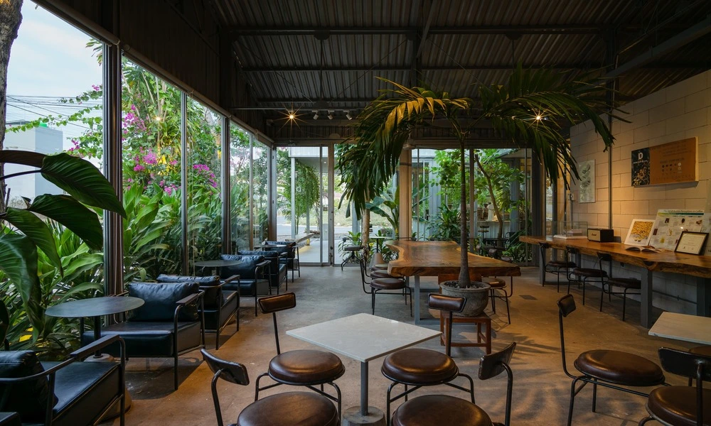 Khám phá top 10 quán cafe phường Cầu Kiệu ấn tượng nhất Thiết kế mở ngập tràn ánh sáng tại quán cafe phường Cầu Kiệu, mang đến cảm giác thoải mái và thư giãn.