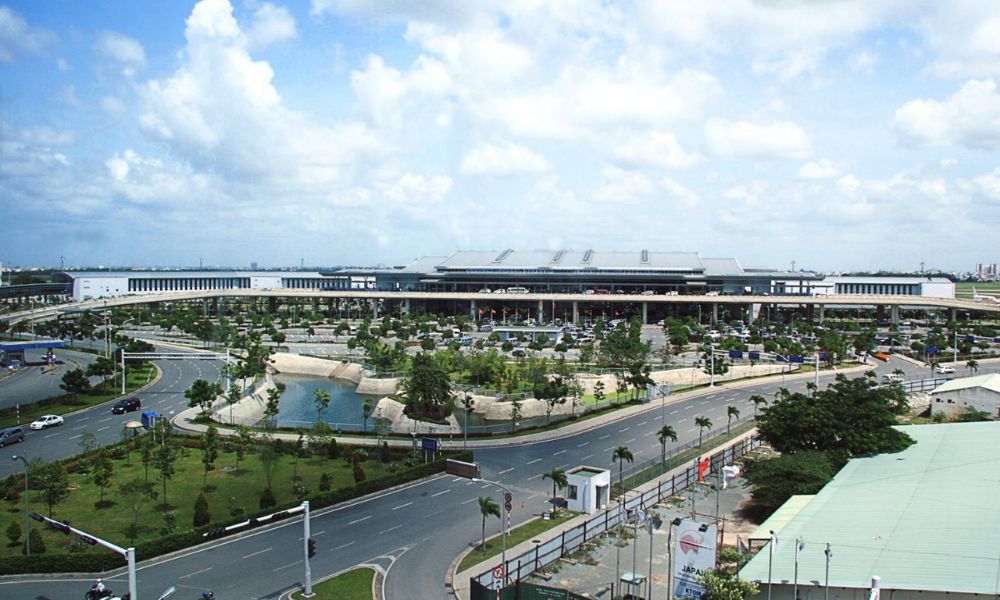 Chỉ mất vài phút di chuyển từ quận Tân Bình tới sân bay nhờ vị trí tiếp giáp thuận lợi