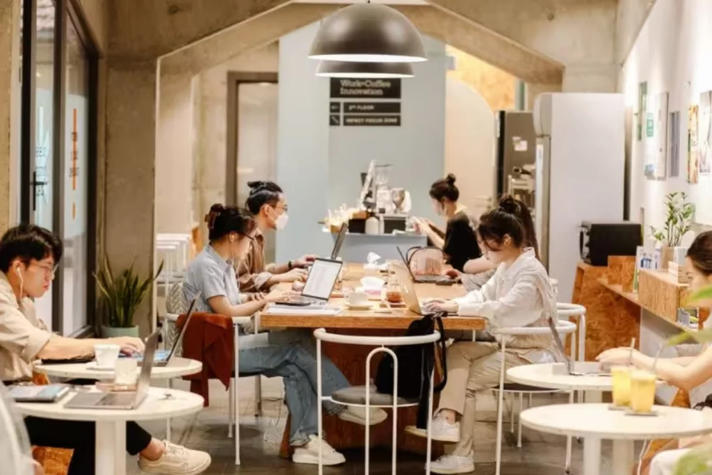 Các không gian có thiết kế thanh lịch và cung cấp bàn kích thước lớn