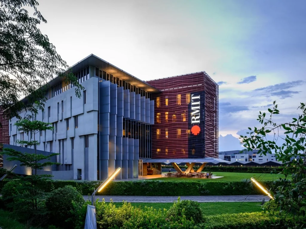 Đại học RMIT Việt Nam tọa lạc trên trục đường huyết mạch, mang lại môi trường giáo dục đỉnh cao cận kề khu vực