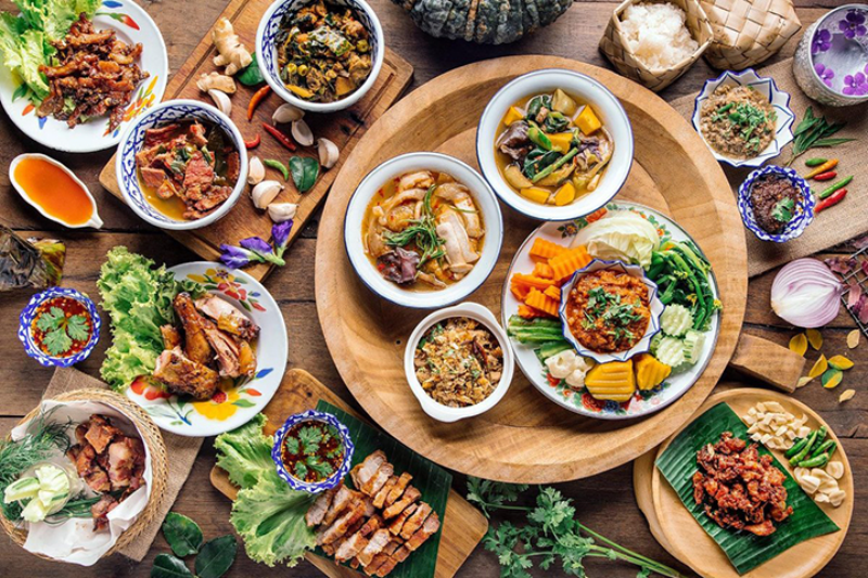 Top 15 quán ăn ngon phường Hoà Bình ăn là ghiền Mâm cơm gia đình với đầy đủ các món ăn hấp dẫn