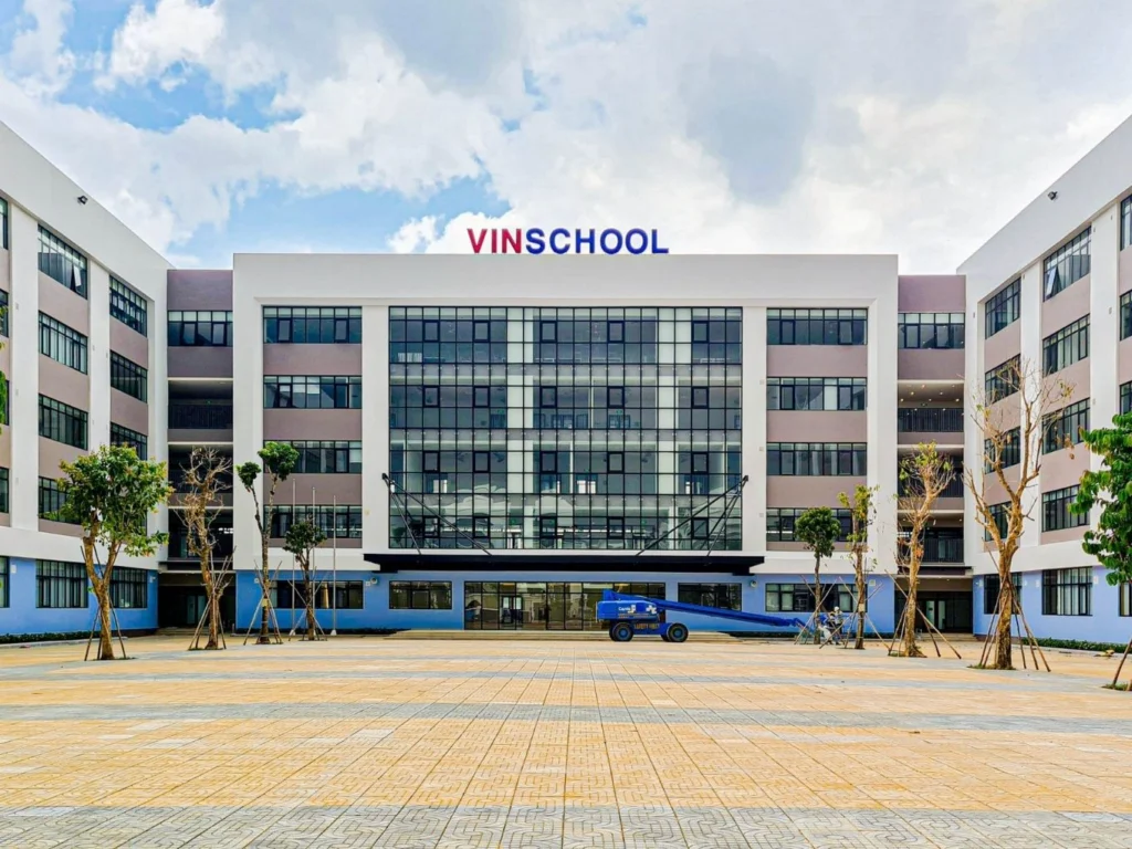 Hệ thống trường Quốc tế Vinschool nằm ngay trong nội khu đại đô thị giúp con em đi học thuận tiện