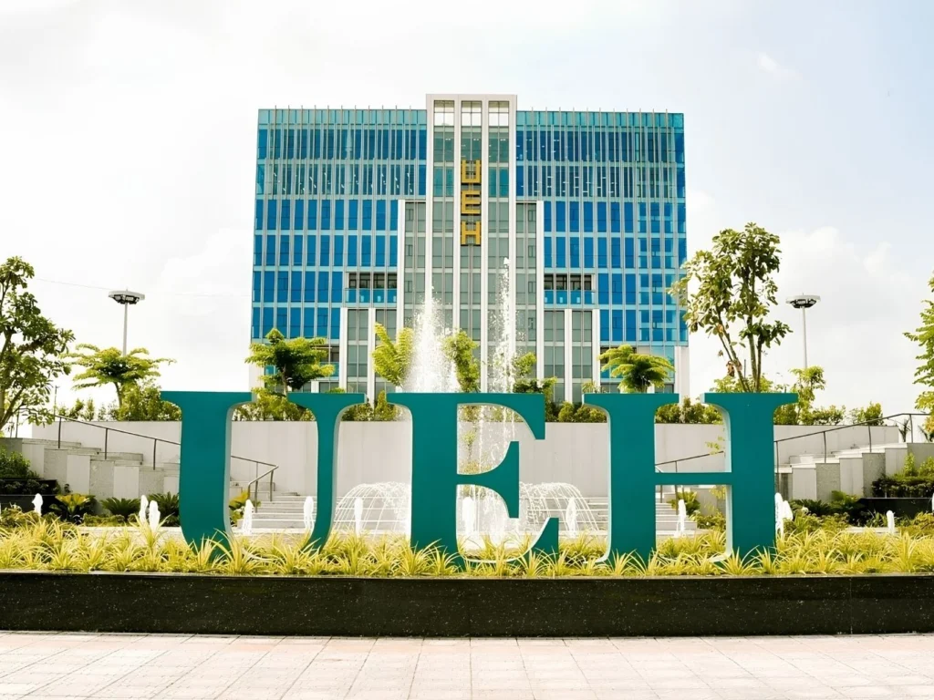 Cơ sở hiện đại của Đại học Kinh tế TP.HCM (UEH) nằm cách dự án khoảng 10 phút di chuyển