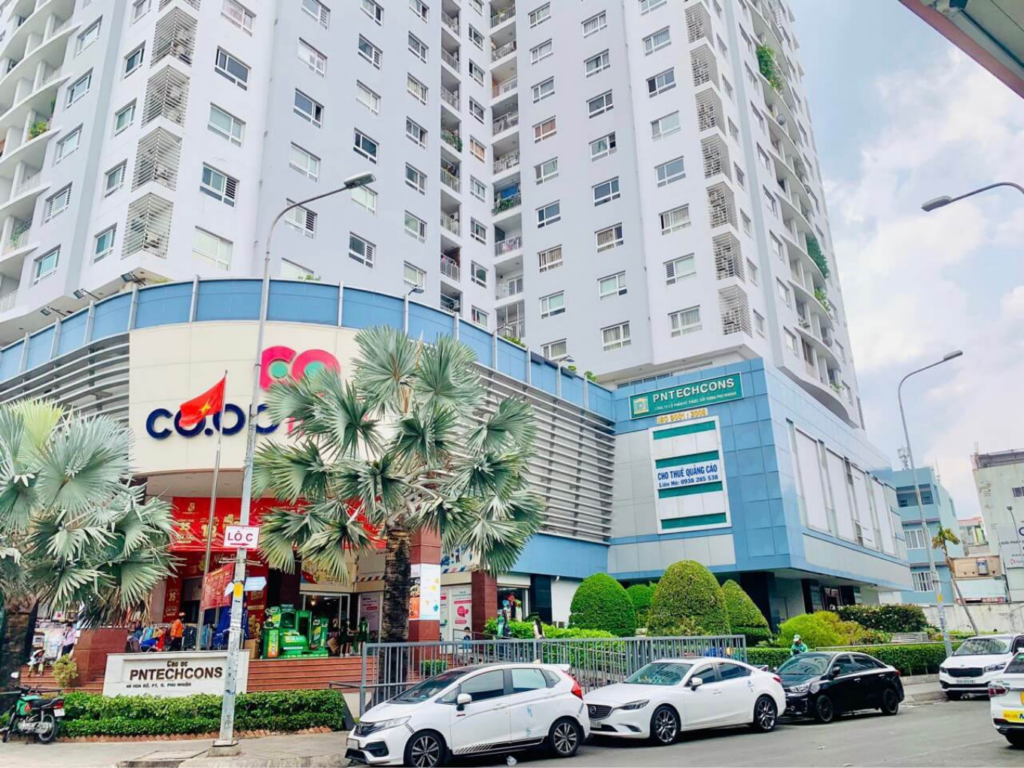 Hệ thống siêu thị hiện đại như Co.opmart Rạch Miễu đáp ứng trọn vẹn nhu cầu mua sắm và tiện ích sinh hoạt thường nhật của người dân