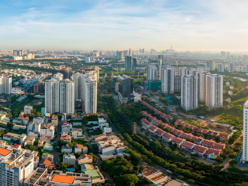 Hệ thống sông ngòi dày đặc kết hợp các trục đường huyết mạch giúp tối ưu không gian sống sinh thái và khả năng kết nối vùng