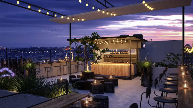 Không gian quán cafe rooftop lung linh ánh đèn về đêm