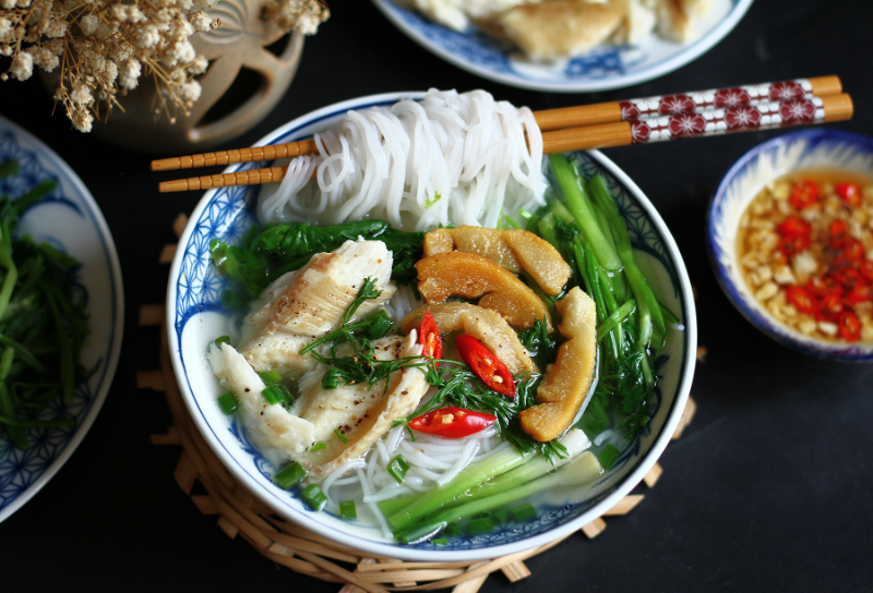 Tô bún cá dọc mùng Hà Nội nóng hổi chuẩn vị