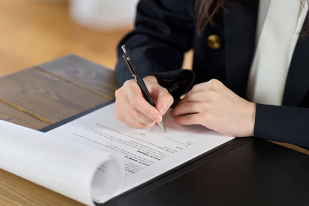 Đọc kỹ các điều khoản về chi phí và nội quy