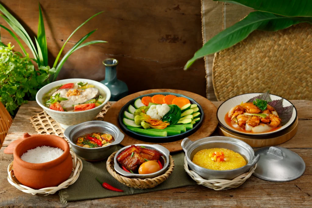 Top 15 quán ăn ngon phường Tân Sơn Hòa dành cho tín đồ ẩm thực Mâm cơm mâm đồng đậm chất miền Tây với cá kho tộ, thịt kho trứng, canh chua và rau luộc