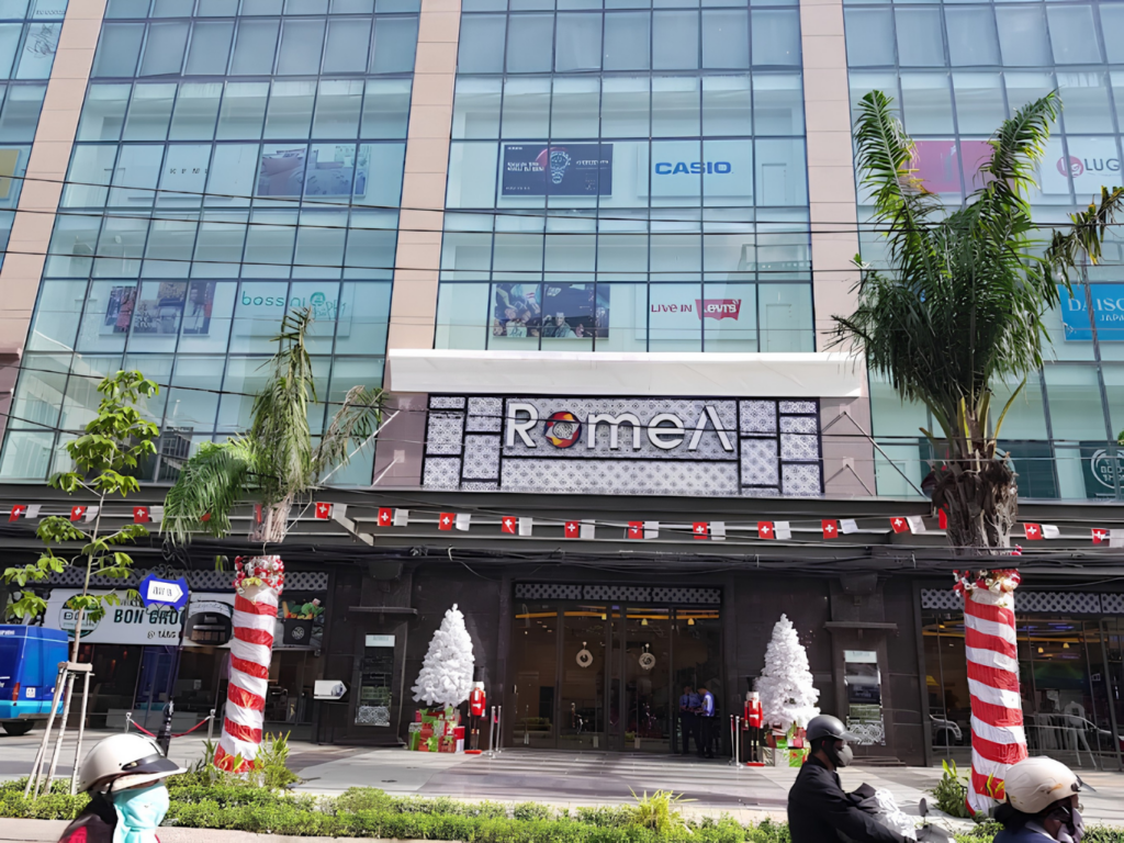 Trung tâm thương mại RomeA là điểm đến mua sắm và giải trí sầm uất bậc nhất của cư dân khu vực